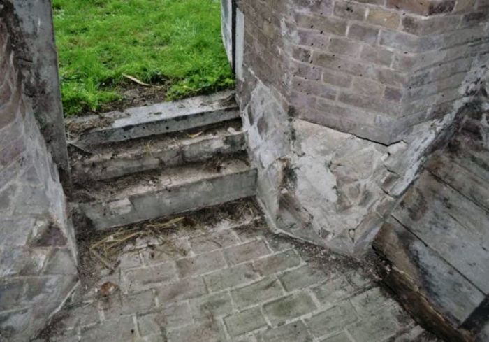 Het voorportaal van een kruitmagazijn, dat als sluis werkte