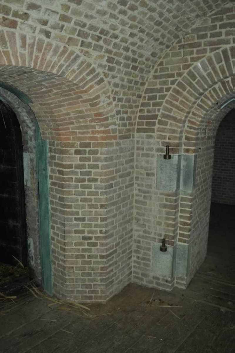 schuifdeur kruitmagazijn fort buitensluis