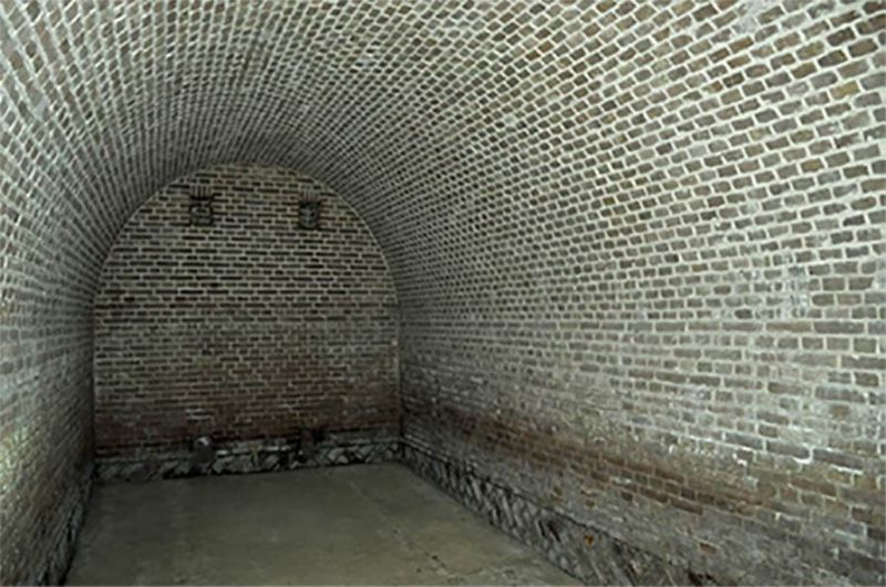 schuifdeur kruitmagazijn fort buitensluis