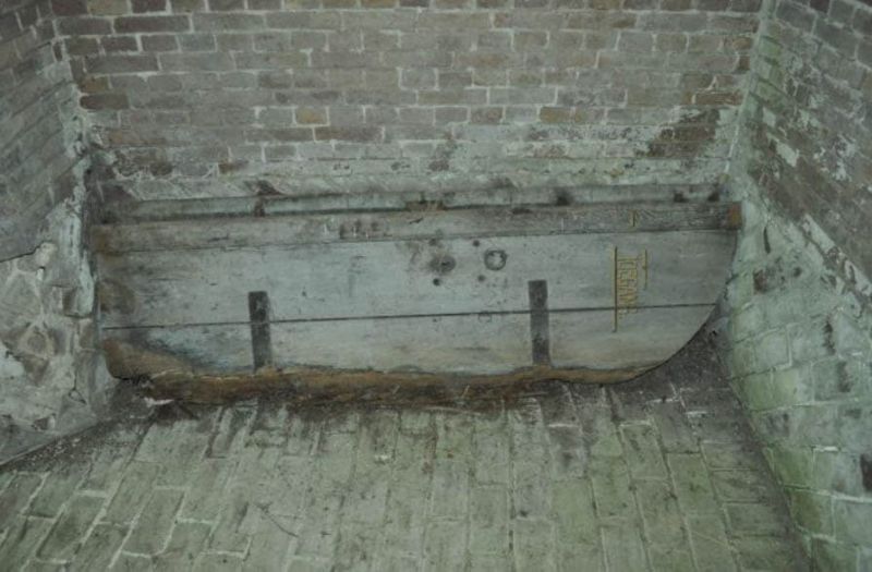 schuifdeur kruitmagazijn fort buitensluis