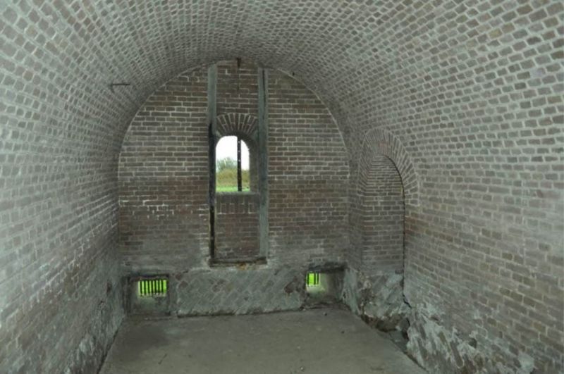 schuifdeur kruitmagazijn fort buitensluis
